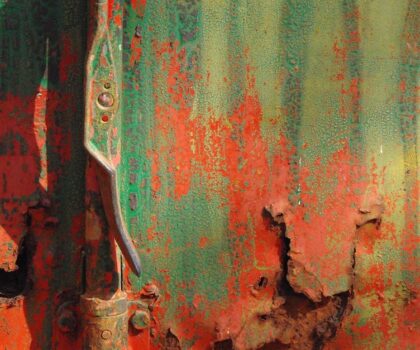 Jak nasadit dveře do pantů