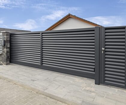 Hliníkové ploty pro firmy nabízí mnoho nezpochybnitelných výhod