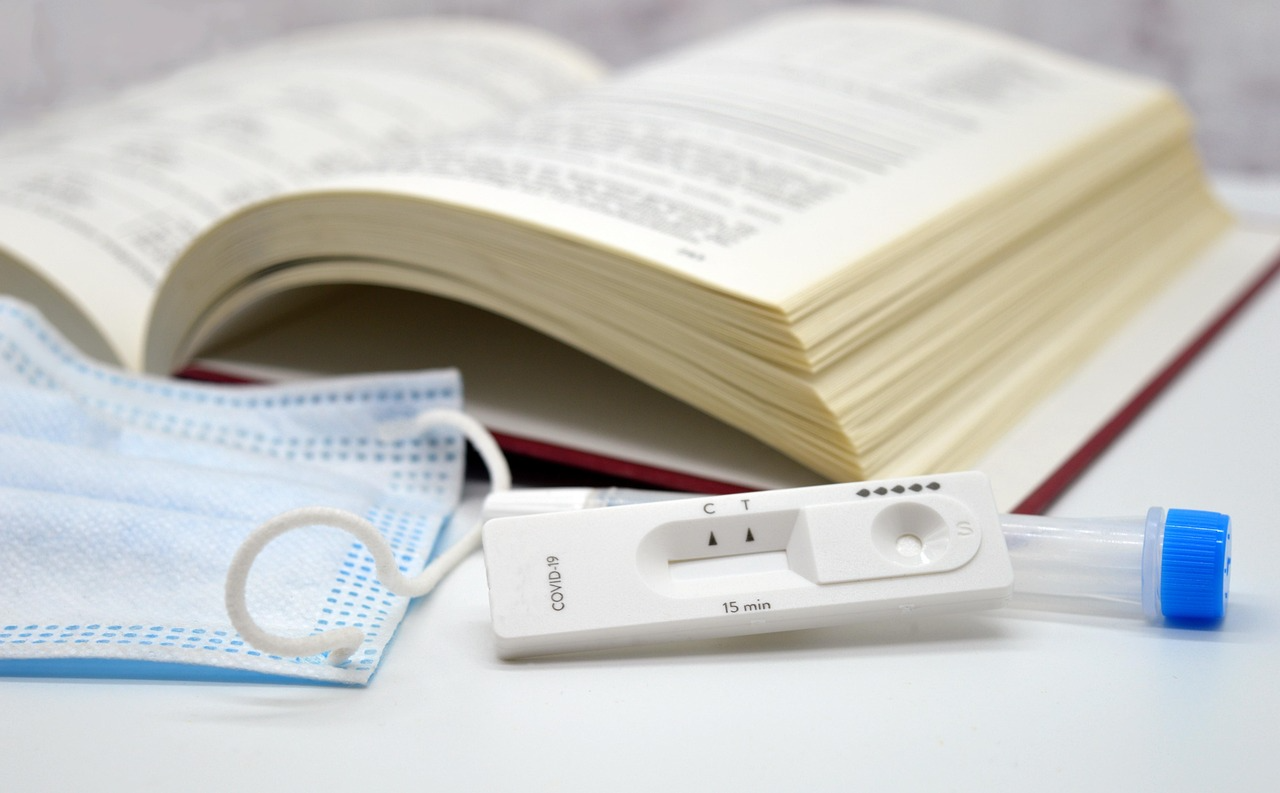 Test na covid nabízí jednoduché použití a rychlý výsledek.